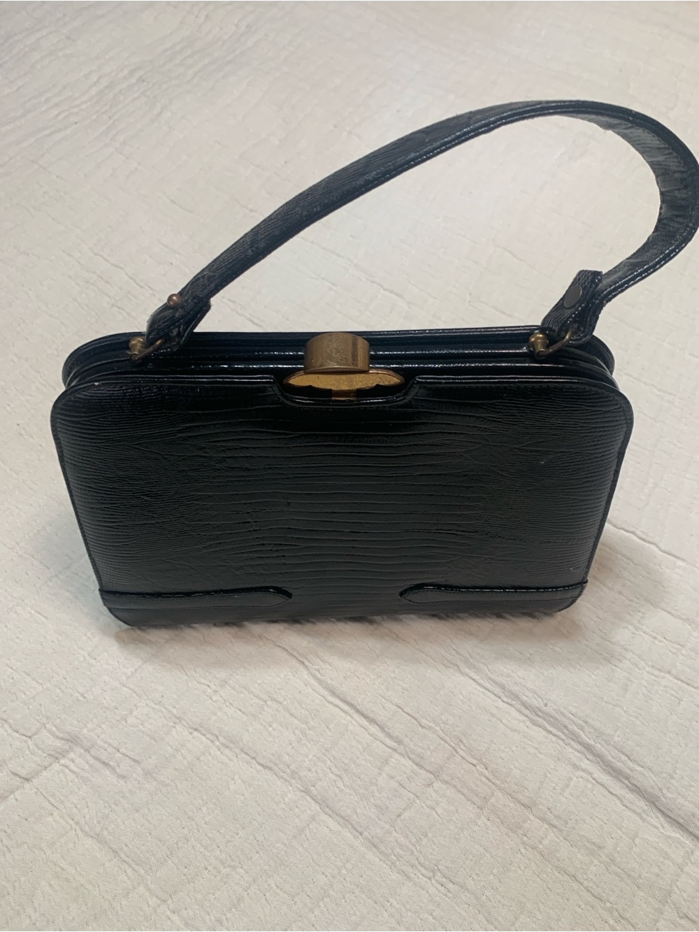Vintage black Lizard-GrainBlack Textured Frame Shoulder Bag with Gold Hardware -